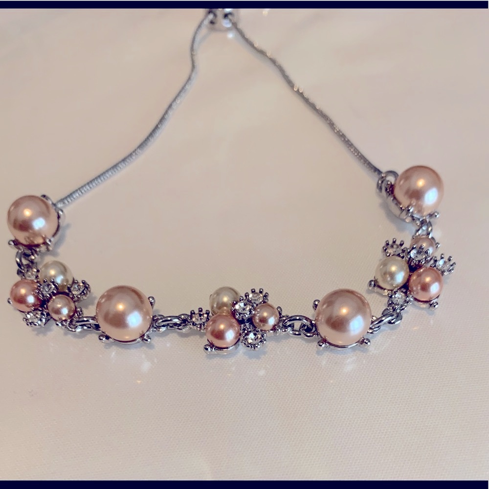 Beautiful 
Pearl bracelet